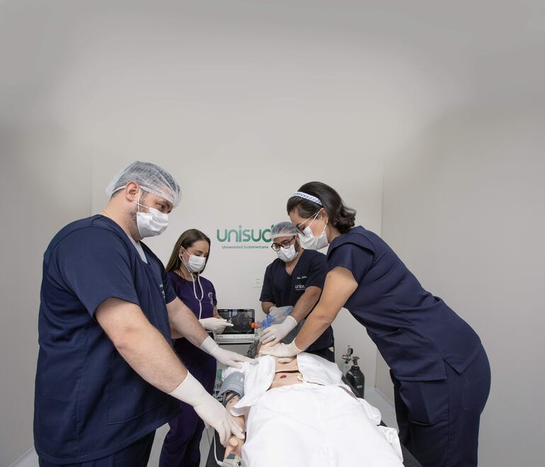 La simulación médica permite entrenar decisiones críticas sin poner pacientes en riesgo.