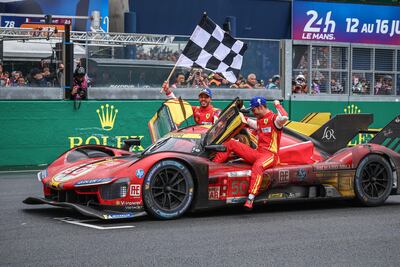 Los vencedores de las 24 Horas de Le Mans con Ferrari, español Miguel Molina, el italiano Antonio Fuoco y el danés Nicklas Nielsen, celebrando.