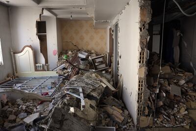 Daños en el interior de una vivienda tras un reciente ataque aéreo israelí en Teherán, Irán, durante un alto el fuego mediado por Estados Unidos entre Irán e Israel que comenzó el 24 de junio. 