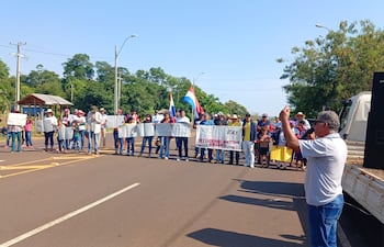 El dirigente campesino Elvio Benítez de San Pedro, acompañando una manifestación en reclamo del remozamiento de la ruta PY08