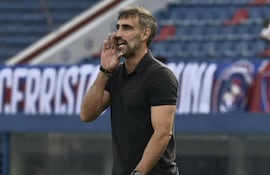 El argentino Roberto Antonio Nanni (45 años), entrenador de Ameliano.