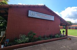 Docentes de la primera promoción del Instituto de Formación Docente de San Juan Bautista celebran 50 años de egreso con una misa y entrega de reconocimientos en la Catedral local.