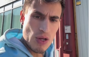 Julian Barbosa Trujillo, influencer colombiano, se hizo viral esta semana en Paraguay gracias a un video. Relató que perdió su celular de la marca Iphone en Bilbao, España, y ahora el GPS lo ubica en nuestro país.