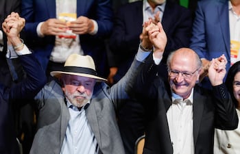 El Presidente de Brasil, Luiz Inacio Lula da Silva (L) y el Vicepresidente Geraldo Alckmin.