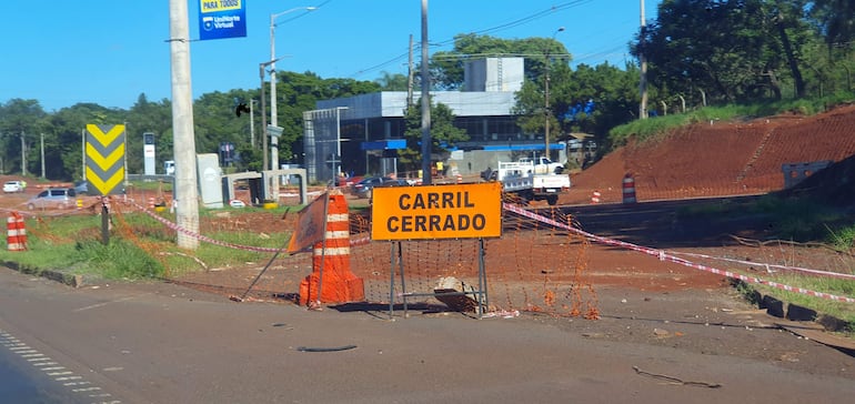 Los automovilistas deben hacer retorno en uno o dos kilómetros.