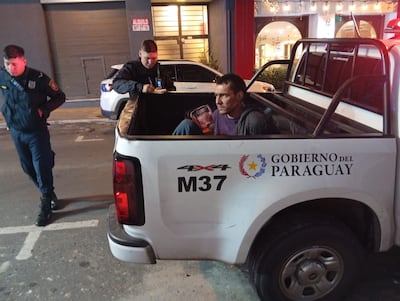 Cae presunto ladrón con antecedentes por homicidio cuando intentaba forzar un local en Asunción