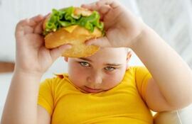 Los niños y adolescentes con sobrepeso y obesidad tienen mayores probabilidades de seguir presentando esta condición en la edad adulta y tienen alto riesgo de sufrir enfermedades crónicas no transmisibles, como las cardiovasculares, la diabetes o el cáncer.