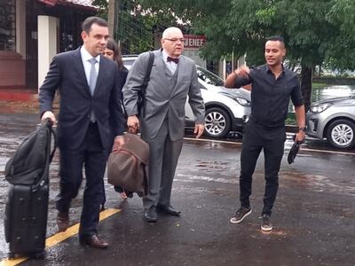 Mateus, el futbolista brasileño de Cerro Porteño, llegando a la ONAD para declarar por el doping positivo.