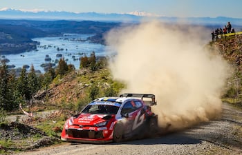 Oliver Solberg y Elliott Edmondson (Toyota GR Yaris Rally1) y una de las tantas postales que nos dejó el Rally Chile Biobío.