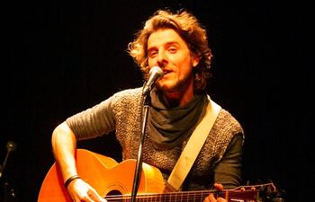 El cantautor argentino vuelve a Paraguay para compartir canciones de toda su carrera.
