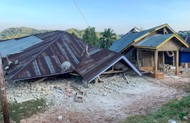Un fuerte terremoto de magnitud 7,7 sacudió la costa de la isla de Flores, en el este de Indonesia, a primera hora del 15 de agosto, según informó el Servicio Geológico de Estados Unidos.