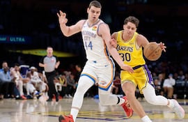 Oklahoma City Thunder venció con autoridad a Los Angeles Lakers.