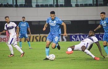 El paraguayo Cléver Domingo Ferreira Ñamandu (23 años) anotó el gol de la victoria de Atlético Tucumán ante Barracas.