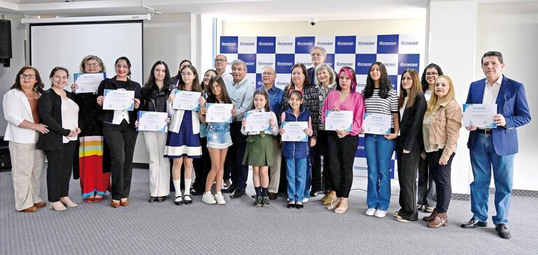 Ganadores del Concurso de Cuentos de Coomecipar.