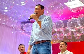 El intendente de Luque Carlos Echeverría durante un acto político del precandidato Diego Candia.