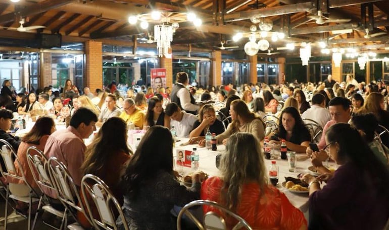 San Lorenzo: critican al intendente Felipe Salomón por cena de gala por el Día del Maestro