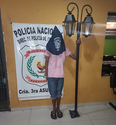 Un joven fue aprehendido tras robarse un faro.