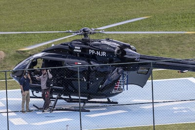Neymar Jr. arriba al centro de entrenamiento de la Confederación Brasileña de Fútbol, en la Granja Comary de Teresópolis, estado de Río de Janeiro.