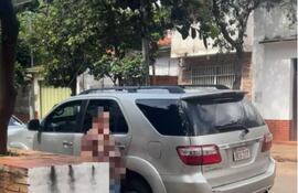 Camioneta Toyota Fortuner de color plateado, en la que escaparon los asaltantes. Ocurrió ayer en Capiibary.