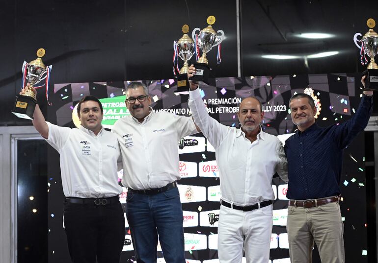 La RC2B puso en lo más alto del podio a Miguel Angel García con Hernán Vargas Peña, quedando en la segunda posición Blas Zapag junto a Enrique Fratta.