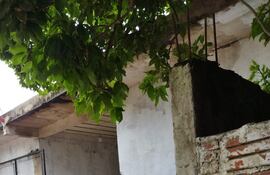 El combustible se ofrece en botellones de agua.