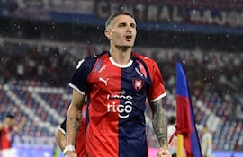 El argentino Pablo Vegetti, futbolista de Cerro Porteño, celebra un gol en el partido frente a Rubio Ñu por la fecha 11 del torneo Clausura 2026 de la Primera División de Paraguay en el estadio La Nueva Olla, en Asunción, Paraguay.