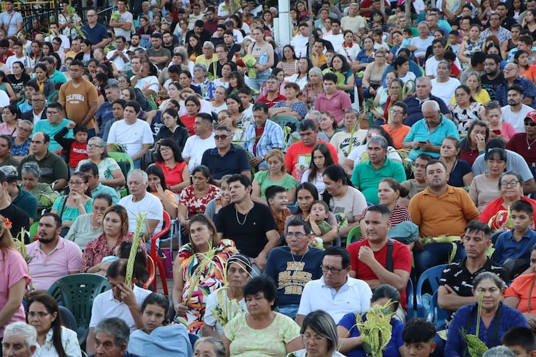 Familias de distintos puntos del país acudieron a la basílica.