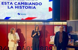 Directivos de Aseguradora Yacyreta en el cierre de la campaña.