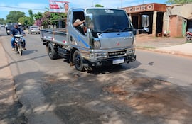 Baches en la avenida Jaime San Just (ex Ayolas) de Coronel Oviedo.