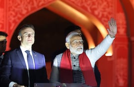 El presidente de Francia, Emmanuel Macron (i) y el primer ministro de la India, Narendra Modi (d), en Jaipur, Rajasthan, India. (archivo)