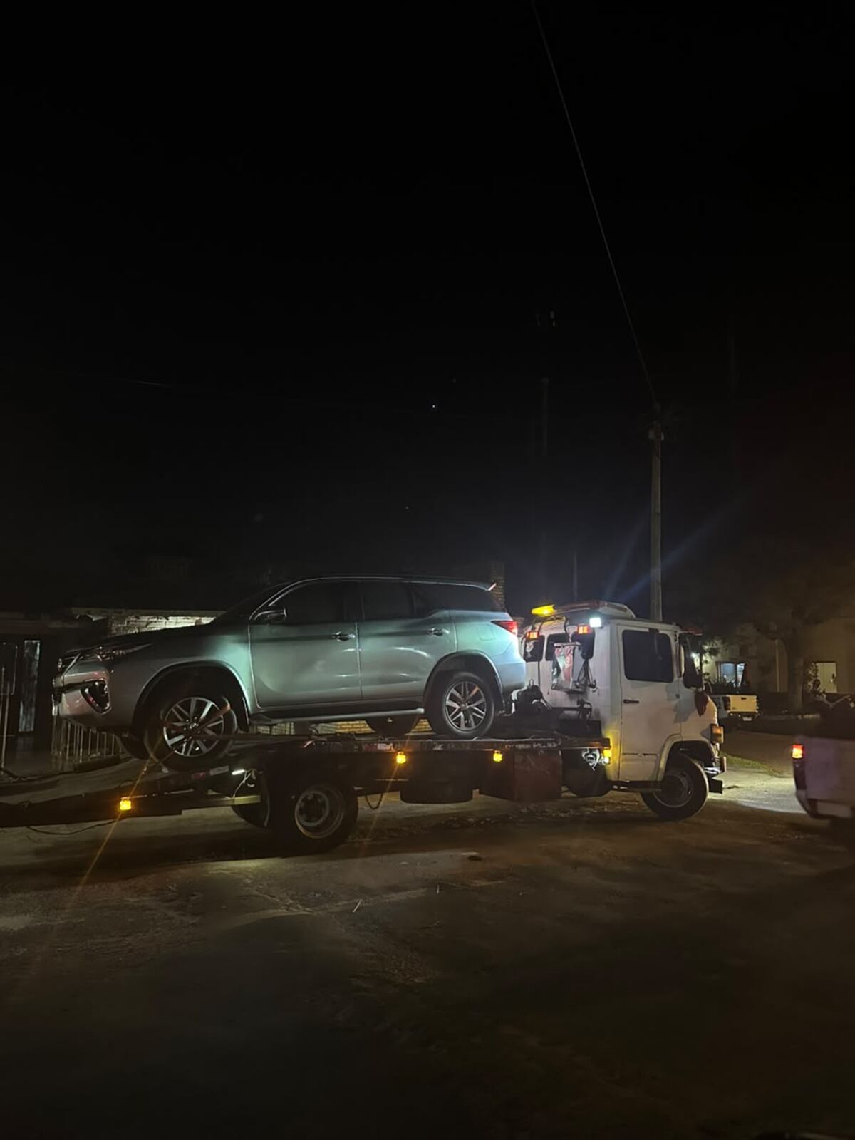 Recuperan en Coronel Oviedo camionetas robadas en Brasil y sospechan que eran usadas por policías