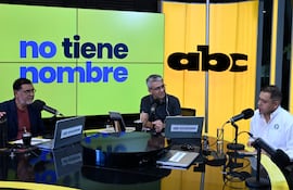 El presidenciable Miguel Prieto justo a los periodistas Marcos Cáceres y Edgardo Romero.