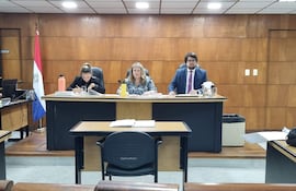 Adriana Planás, Elsa García y Matías Garcete, integran el Tribunal de Sentencia que está a cargo del juicio oral y público al exintendente de Mariscal Estigarribia, Eladio Alcaraz.