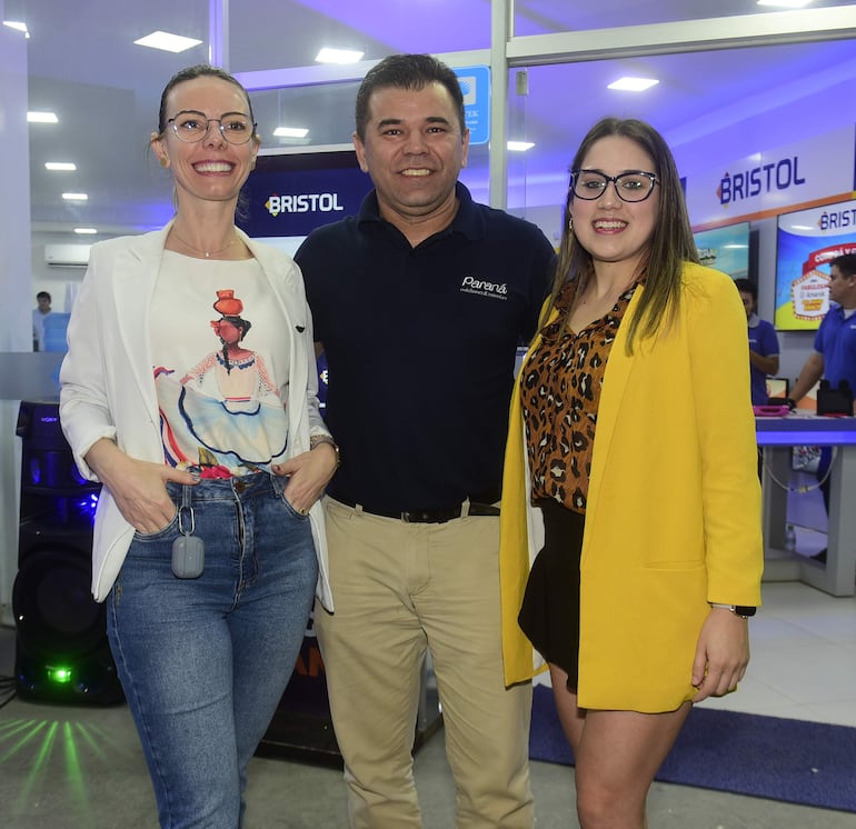 Marcia Wiesenhutter,  Milciades Duarte y Montserrat Rojas.