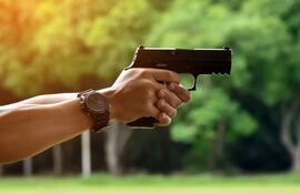 Los delincuentes intimaron a la víctima con un arma de fuego. (Foto ilustrativa).