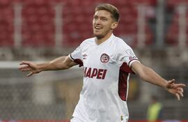 Rodrigo Castillo marcó un doblete para Lanús en el partido de ida ante la U de Chile, que terminó 2-2.