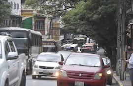 Caos vehicular en el centro debido a movilizaciones en el microcentro de Asunción