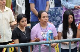 Cada domingo una importante cantidad de fieles acude a la Basílica de Caacupé.