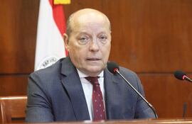 César Diesel presentó denuncia contra el senador Pedro Santa Cruz.