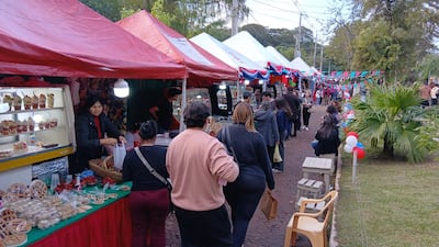 Muchas personas llegaron este domingo a la exposición de las frutillas y sus derivados en la ciudad de Areguá.