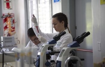 UniNorte se distingue por su producción científica, con docentes dedicados a la investigación y estudiantes que se inician en el rigor científico desde los semilleros universitarios.