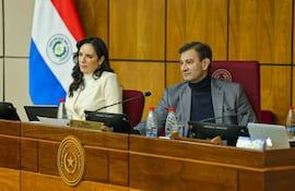 Claudia Centurión y Silvio Beto Ovelar. Foto de Prensa Senado.