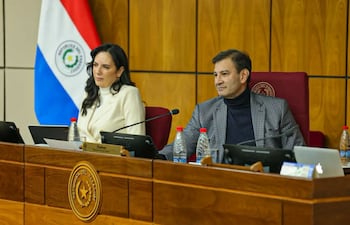 Claudia Centurión y Silvio Beto Ovelar. Foto de Prensa Senado.