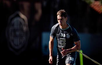 El volante argentino Juan Fernando Alfaro, en sus primeros días de trabajo como jugador de Olimpia, en los entrenamientos en la Villa Olimpia.