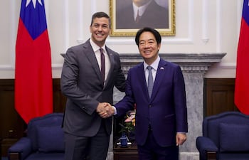 El presidente de Paraguay, Santiago Peña, durante un encuentro en Taipéi con el mandatario taiwanés, William Lai (Lai Ching-te). (Foto de archivo).
