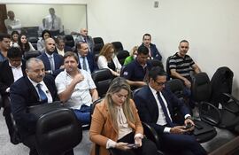 Grupo de acusados por presunto lavado de dinero fruto del narcotráfico, en la audiencia preliminar suspendida por recusación de los fiscales.