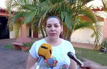 Leonardo Cabrera, concejal municipal de la bancada del PLRA, presentó, junto a sus colegas, una minuta solicitando la declaración de persona no grata para la ministra de Obras Públicas, Claudia Centurión, y su representante en Misiones, Casto González.