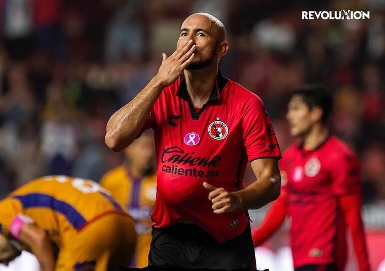 Así Charli González dedicó su gol a su novia Diana Ramírez y al bebé en camino. (Instagram/Charli González)