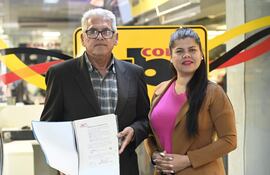 Miguel y Kapriela Díaz, impulsores del Bachillerato Técnico en Asistencia Deportiva, en la redacción de nuestro diario comentando los pormenores de la combinación educación y deporte.