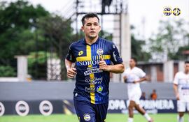 Néstor Abraham Camacho Ledezma (38 años), experimentado delantero que continuará en el Sportivo Trinidense.